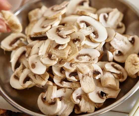 Frozen Mushrooms Sliced IQF - free flow box 10kg