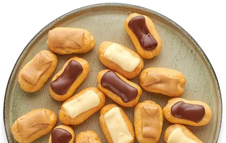 Mini Chocolate Eclairs, 16pc per trays (12 trays per carton-192pc)