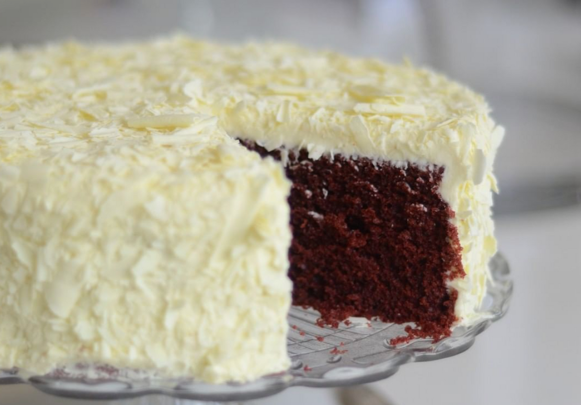 Goofy - 9" Red Velvet Round Cake 1.4kg